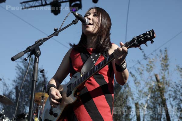 SHONEN KNIFE - 2019-06-01 - NIMES - Paloma - Flamingo - Naoko Yamano